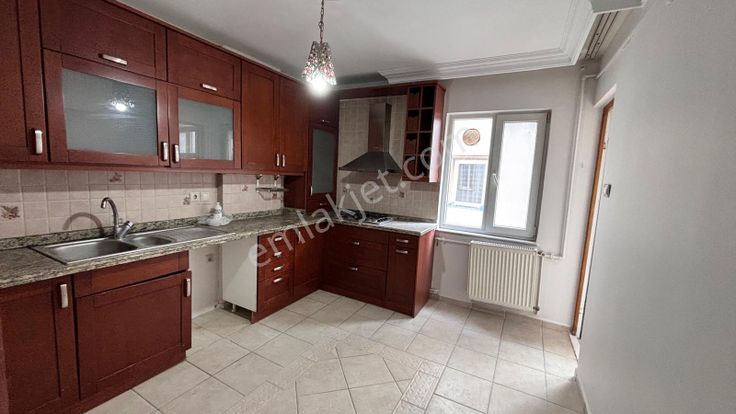 Barış Mahallesinde Site İçerisinde 3+1 Arakat Kombili Daire