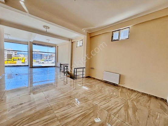 Karaköprü Doğukent 'de 2 Katlı Cadde Üstü 190 M² Kiralık Dükkan