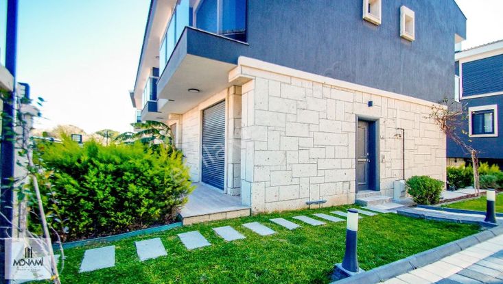 Sıfır Denize 100mt 4+1 Villa Butik Sitede Doğalgazlı Mini Bahçe