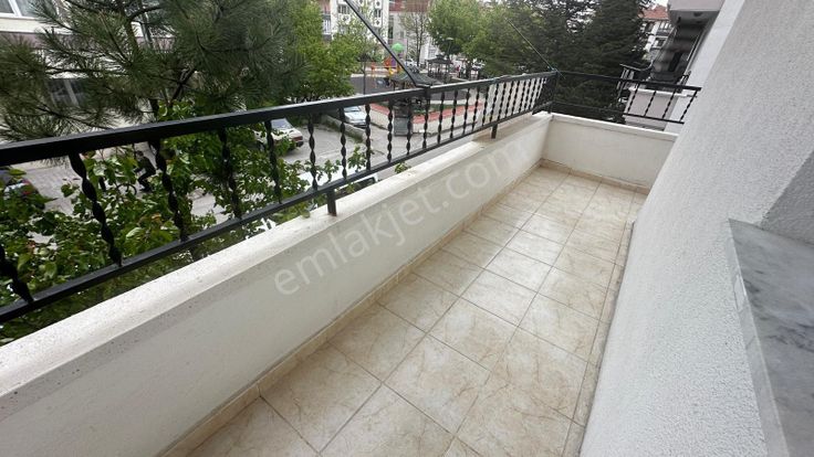 Sincan Malazgirt Mahallesi Yaşar Kemal Caddesi 3 + 1 Birinci Katta 12 Yıllık Daire