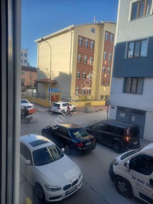 Eskişehir Güllük Mah. Mithatpaşa Okulu Karşısında, 1. Kat Daire