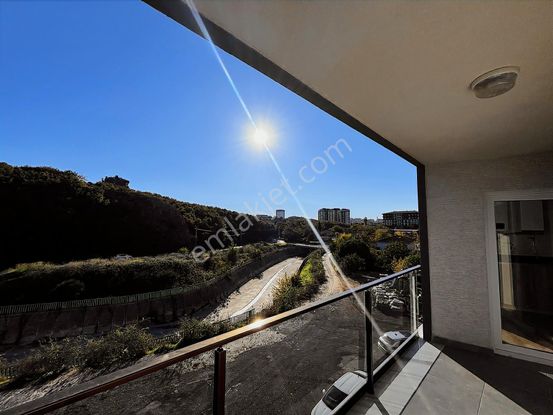 Çekmeköy'de Orman Manzaralı Geniş 3+1 Açık Otoparklı Yeni Daire