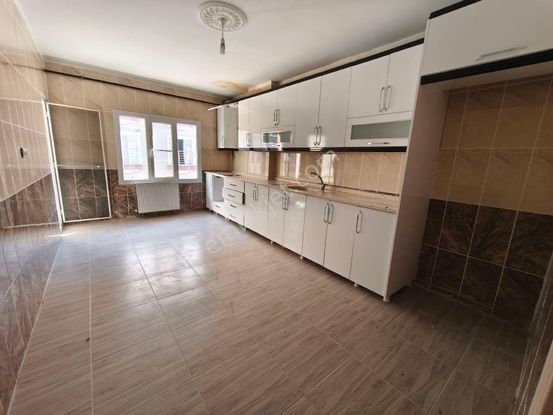 Sahra Emlaktan Yenikent Toki Yüksel Koleji Yanı Kiralık Daire