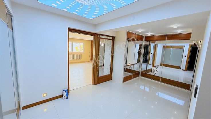 Karşıyaka, Bostanlı' Da Full Yapılı 5+1 Satılık Dubleks Daire