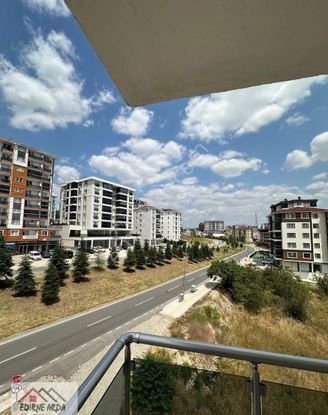 Arda Emlak Ofisin’den Jandarma Ve Hilly Hotel Yakını Ara Kat İki Balkonlu Ara Kat Temiz Daire