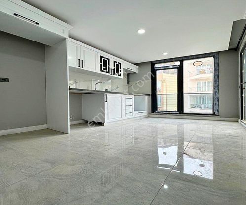 Güzel City'den Merkezi Konumda Köşe Başı+balkonlu+ön Cephe 2+1!