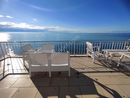 Kardeşten Akçay Yenimahallede Denize Sıfır 5+1 Müstakil Ev