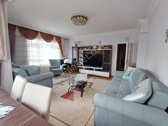 Kuşcağız Mahallesi Cadde Üzerinde Ön Cephe Muhteşem Lokasyon 3+1