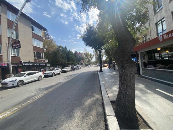 Bahçeli 7. Cadde Üzerinde Köşe Dükkan 150 M2 Depolu Dükkan