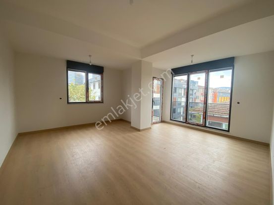 Küçükyalıda Sıfır Ön Cephe 3.kat Kapalı Garajlı 3+1