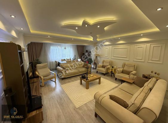 Manisa Merkezefendi Mah. Satılık 4+1 165m² Daire