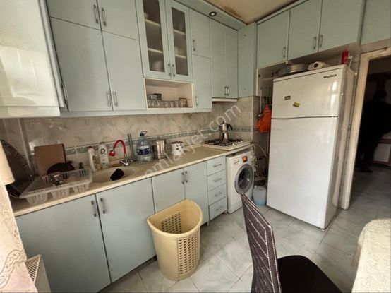 A L C Den Salon Bagımsız Metro Yakını Ara Katta 3+1 Satılık