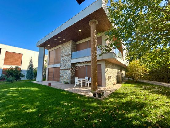 Modern Mimarili Havuzlu Sitede 4+1 Müstakil Villa