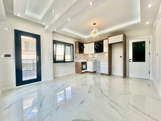 ⭐ay Emlak'tan⭐akçay'da Denize Sadece 50 M Muhteşem Konumlu Ön Cephe Şık Tasarımlı Satılık 1+1 Daire