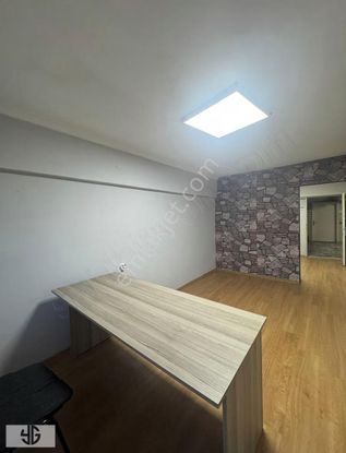 Uluyol İşhanı İçerisin'de 1+1 Kiralık Ofis