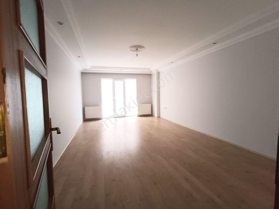 Van Yapı Emlak'tan Burak Apartmanı'nda Kiralık 3+1 Daire