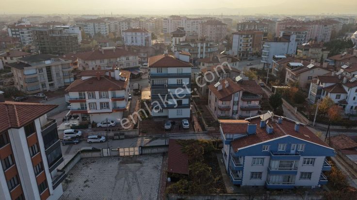 Mismarın Karşısında Geniş 3+1 Yüksek Giriş Daire