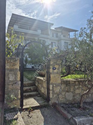 Bölgenin En Prestijli Sitesinde, Geniş Bahçeli, Müstakil Villa Fırsatı! (3+1, Havuzlu)