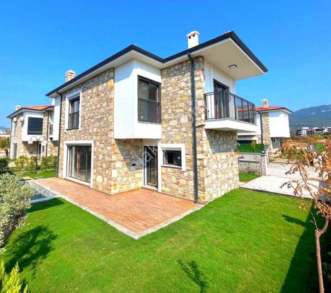 Davutlarda Özel Havuzlu Köşe Konumlu Tek Müstakil Sıfır Villa