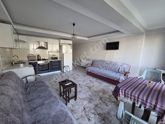 Haydar Emlaktan Yenicede Eşyalı,denize Çerşıya Yakın2+1