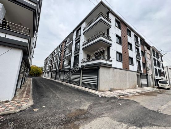 Akhisar Atatürk Mahallesinde 2+1 Kiralık Daire Ebeveyn Banyolu