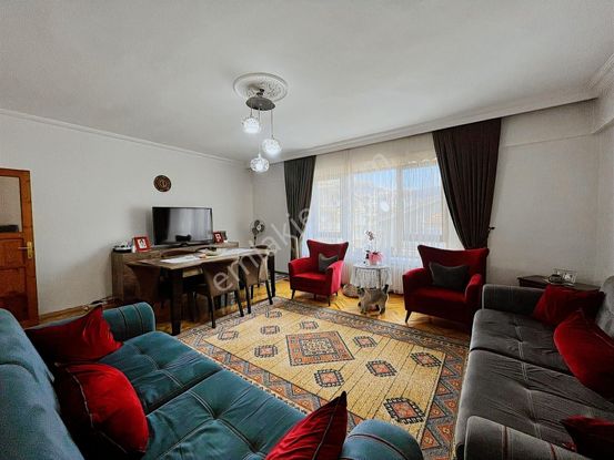 Dutluk Metro Yakını 3+1 Merkezi Ön Cephe Yapılı Satılık Daire