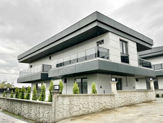 [kassel Yapı] Geniş Oturumlu - Havuzlu - Müstakil Bahçeli Villa