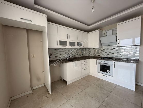 Yüreğir Yamaçlı Mah. 165 M2 3+1 Kapalı Mutfak Hasarsız İskanlı Kiralık Daire