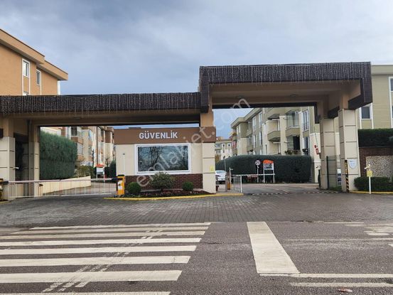 Başıskele'de Site İçi Bahçe Katı Daıre