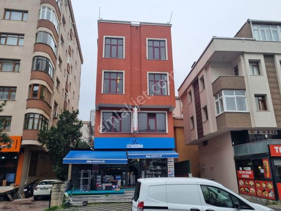 Ataşehir İçerenköy Yeniyol Civarı Teraslı 185m2 2+1 Üstkat Daire
