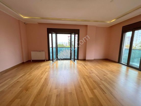 Turyap'tan Atatürk Caddesi'nde Balkonlu Ebeveynli 100m2 3+1