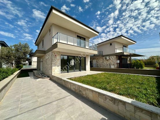 ꧁akçay Ay Emlak'tan꧂pelitköy'de Muhteşem Konumlu Denize Sadece 100 Mt Satılık 4+1 Tam Müstakil