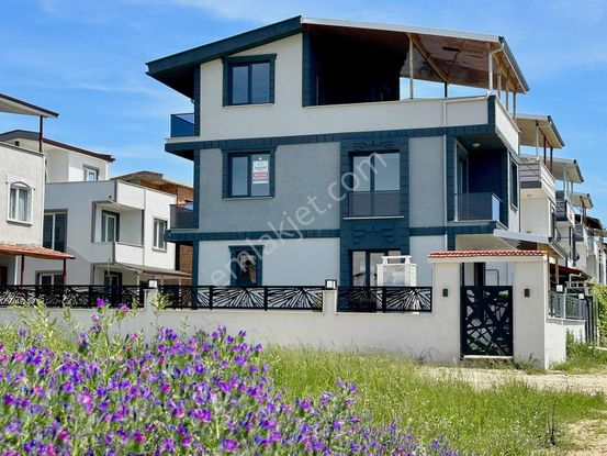 [kassel Yapı] 250 M2 Köşe Arsa - Eşyalı - Kombi Petek - İskanlı