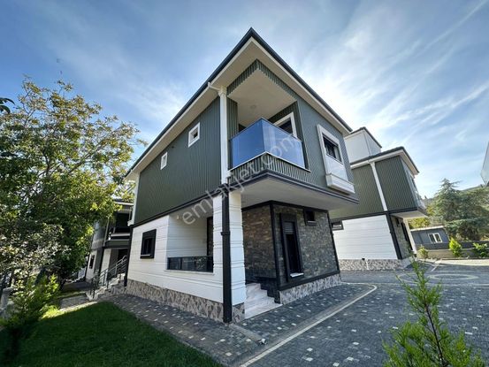 ✨akçay Ay Emlaktan✨gürede Kazdağlarının Eteklerinde Deniz Manzaralı Satılık 3+1 Sitede Tek Müstakil