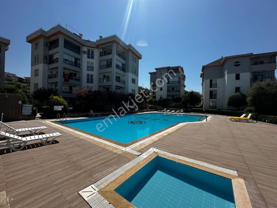 Kuşadası Marinaya 5 Dakika Yürüme Mesafesinde Geniş Teraslı