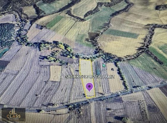 Class'tan Su Ve Elektrik Olan Satılık Yol Üzerinde Tarlamız