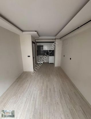 Akman Gayrimenkul'den Muradiye'de Boş Kiralık Sıfır 1+1 Daire