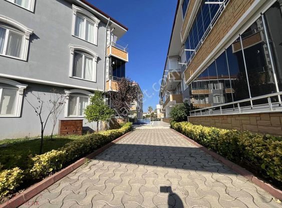 **havuzlu Site İçersinde Mutfak Ayrı Kombi Petekli 2+1 Daire..