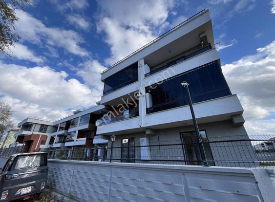 Yalı Mahallesinde Sıfır Ultra Lüks Havuzlu 2+1 Ön Cephe Daire.