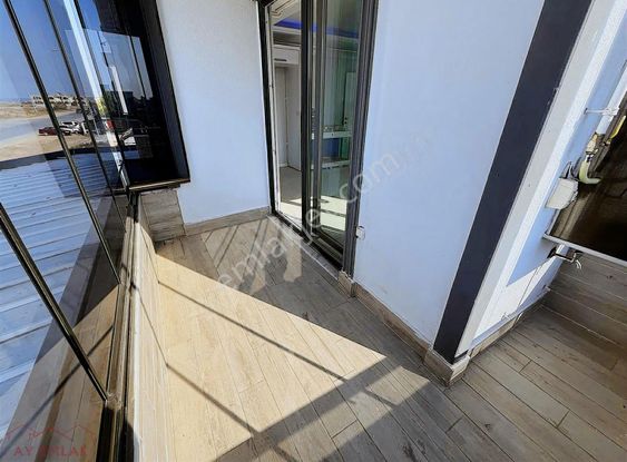 Ana Cadde'de Geniş M2 Deniz Manzaralı Masrafsız 2+1 Daire.