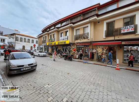 Veri'den 50 M² Pazaryeri Girişinde Kiralık Ofis / İşyeri