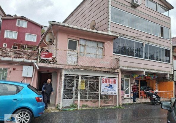 İncirköy Mah. Çukurçayır Merkezi Konumda İki Katlı Bina