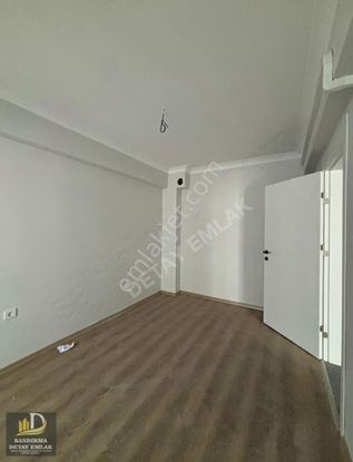 Detay Emlak'tan Yeni Mahallede 1+1 Kapalı Balkonlu Satılık Daire