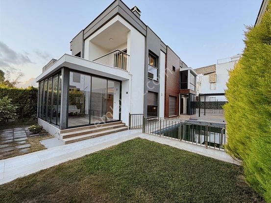 Kuşadası Karaova Avm Yakını Satılık 75 M2 Tabanlı 3+1 Villa