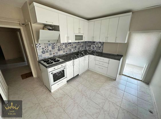 Şah'tan Menderes Mah Site İçerisinde 3+1 Satılık Daire