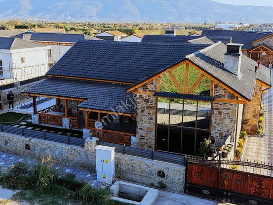 Şentürk Gayrimenkul | Havuzlu & Lüks İşçilikli| Taş Ev | Videolu