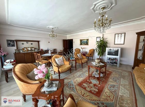 Remax Mıd - 5+1 Dubleks 210m² Çarşı Merkezde Satılık Daıre