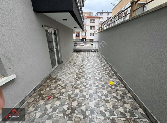 Karapürçek Cadde Üstü Teras Balkonlu 1+1