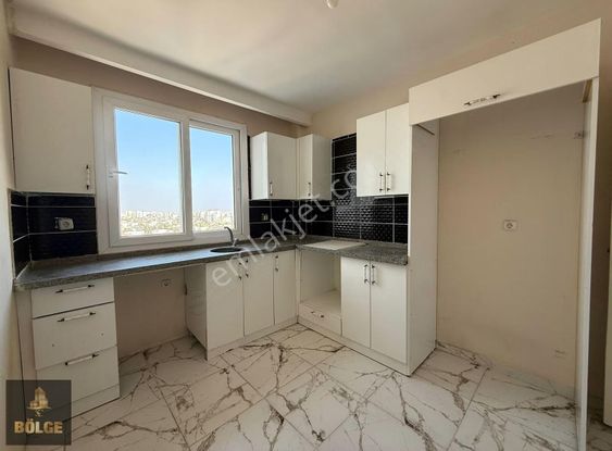 Bölge'den Kız Bakkal Civarı Site İçerisinde Kapalı Mutfak 3+1