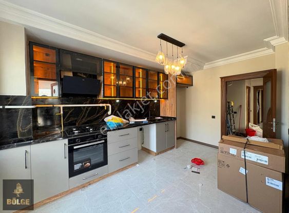 Bölge'den Güzelyalı'da Göl Manzaralı Geniş Oturumlu K.mutfak 3+1